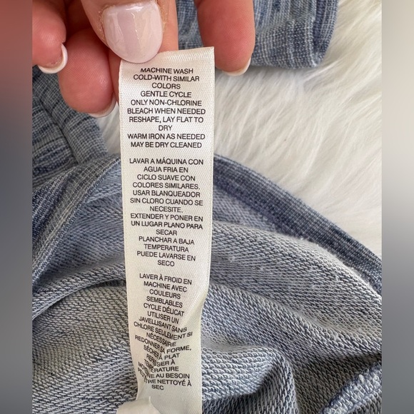 Chico’s cold shoulder top size 2 - Picture 5 of 9